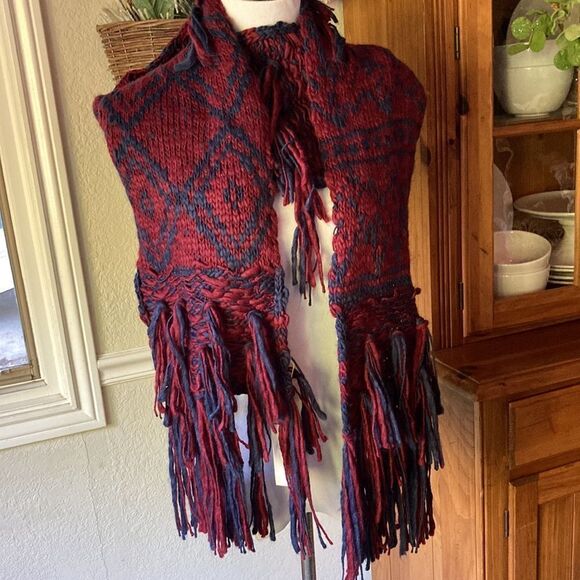 BCBGeneration New Fringe Neck 🧣 - Picture 7 of 13